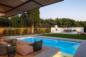 Physis & Metal Villa, Spili